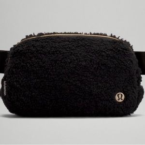 Lululemon Everywhere Belt Bag 1L Fleece Black and Gold